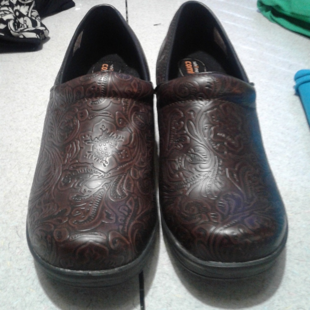 State T Steps clogs brown with design sz 9.5